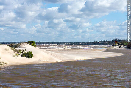 El arroyo Sarandí en su desembocadura en el Río de la Plata - Departamento de Canelones - URUGUAY. Foto No. 71172