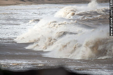 Surf with foam in turbid sea - Department of Maldonado - URUGUAY. Photo #71192
