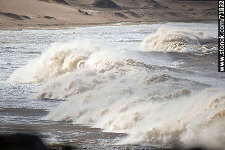 Surf with foam in turbid sea - Department of Maldonado - URUGUAY. Photo #71193