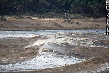 Surf with foam in turbid sea - Department of Maldonado - URUGUAY. Photo #71194