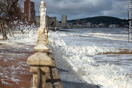 The promenade dotted with sea foam - Department of Maldonado - URUGUAY. Photo #71677