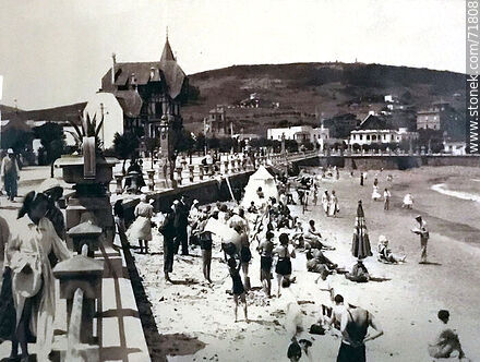 Antigua foto de la playa de Piriápolis con el hotel Colón de fondo -  - IMÁGENES VARIAS. Foto No. 71808
