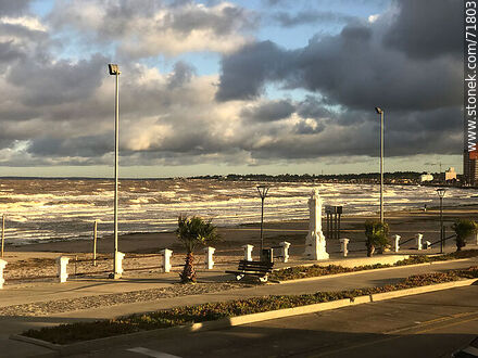 Sunny and cloudy winter landscape of the promenade and beach. - Department of Maldonado - URUGUAY. Photo #71803