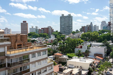 Vista aérea de edificios del barrio Punta Carretas - Departamento de Montevideo - URUGUAY. Foto No. 71821