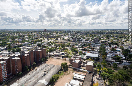 Vista aérea de la ciudad desde Nuevocentro - Departamento de Montevideo - URUGUAY. Foto No. 71917