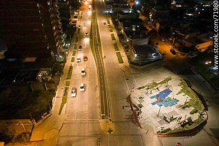 Vista aérea nocturna de la plaza Miguel Hernández sobre la Av. L. A. de Herrera - Departamento de Montevideo - URUGUAY. Foto No. 71980