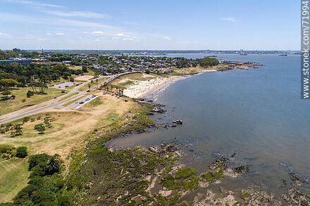 Vista aérea de la playa del Cerro - Departamento de Montevideo - URUGUAY. Foto No. 71994