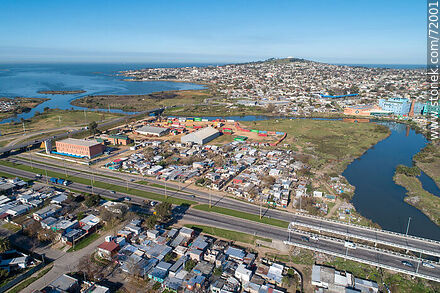 Vista aérea de la Ruta 1 y el arroyo Pantanoso - Departamento de Montevideo - URUGUAY. Foto No. 72001