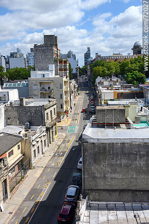 Vista aérea de la calle Gaboto - Departamento de Montevideo - URUGUAY. Foto No. 72027