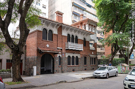 Casa antigua de la calle Vidal - Departamento de Montevideo - URUGUAY. Foto No. 72018