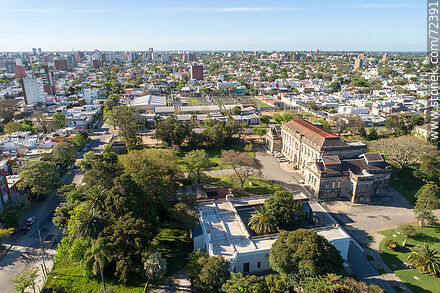 Vista aérea de la Facultad de Veterinaria en el barrio Buceo, 2020 - Departamento de Montevideo - URUGUAY. Foto No. 72391