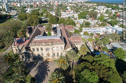 Vista aérea de la Facultad de Veterinaria en el barrio Buceo, 2020 - Departamento de Montevideo - URUGUAY. Foto No. 72387