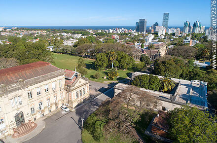 Vista aérea de la Facultad de Veterinaria en el barrio Buceo, 2020 - Departamento de Montevideo - URUGUAY. Foto No. 72376