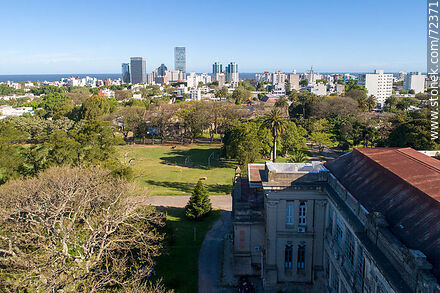 Vista aérea de la Facultad de Veterinaria en el barrio Buceo, 2020 - Departamento de Montevideo - URUGUAY. Foto No. 72371