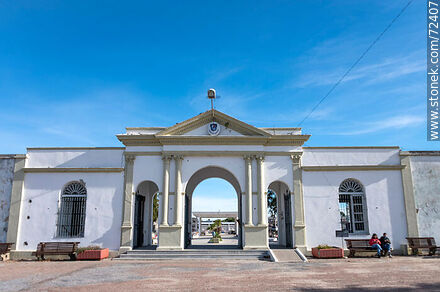 Entrada al cementerio municipal de Florida - Departamento de Florida - URUGUAY. Foto No. 72407
