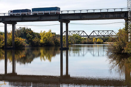 Puentes carretero y ferroviario sobre el río Santa Lucía. Ruta 5 - Departamento de Florida - URUGUAY. Foto No. 72402
