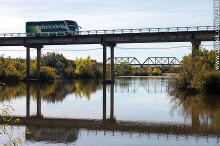 Puentes carretero y ferroviario sobre el río Santa Lucía. Ruta 5 - Departamento de Florida - URUGUAY. Foto No. 72398