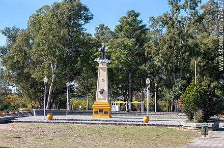 Plaza de los inmigrantes italianos. Monumento a San Cono - Departamento de Florida - URUGUAY. Foto No. 72427