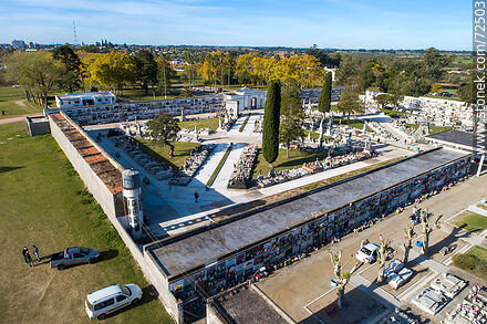 Vista aérea del cementerio de la capital de Florida - Departamento de Florida - URUGUAY. Foto No. 72503
