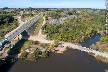 Vista aérea del puente carretero de Ruta 5 sobre el río Santa Lucía - Departamento de Florida - URUGUAY. Foto No. 72463