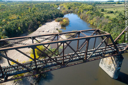 Vista aérea del puente ferroviario que cruza el río Santa Lucía en Florida - Departamento de Florida - URUGUAY. Foto No. 72539