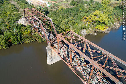 Vista aérea del puente ferroviario que cruza el río Santa Lucía en Florida - Departamento de Florida - URUGUAY. Foto No. 72535