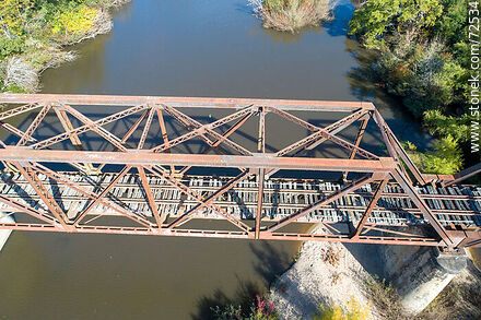Vista aérea del puente ferroviario que cruza el río Santa Lucía en Florida - Departamento de Florida - URUGUAY. Foto No. 72534