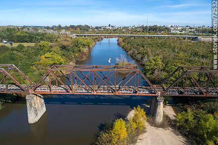 Vista aérea del puente ferroviario que cruza el río Santa Lucía en Florida - Departamento de Florida - URUGUAY. Foto No. 72532