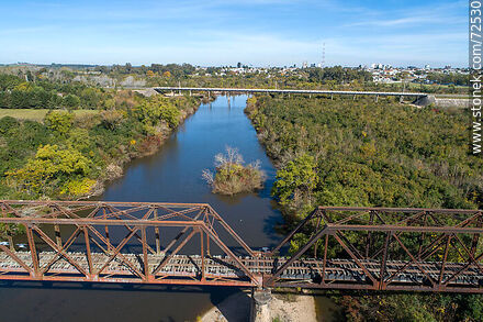 Vista aérea del puente ferroviario que cruza el río Santa Lucía en Florida - Departamento de Florida - URUGUAY. Foto No. 72530