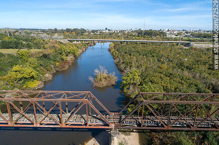 Vista aérea del puente ferroviario que cruza el río Santa Lucía en Florida - Departamento de Florida - URUGUAY. Foto No. 72529