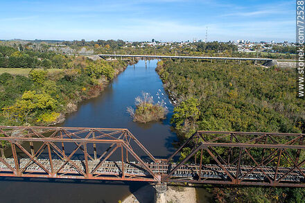 Vista aérea del puente ferroviario que cruza el río Santa Lucía en Florida - Departamento de Florida - URUGUAY. Foto No. 72528