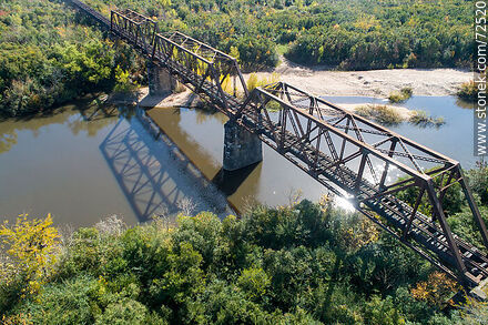 Vista aérea del puente ferroviario que cruza el río Santa Lucía en Florida - Departamento de Florida - URUGUAY. Foto No. 72520