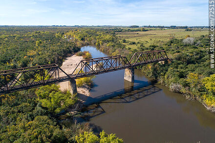Vista aérea del puente ferroviario que cruza el río Santa Lucía en Florida - Departamento de Florida - URUGUAY. Foto No. 72515