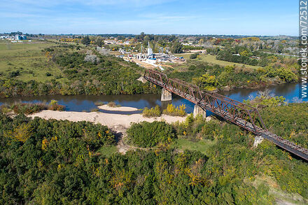 Vista aérea del puente ferroviario que cruza el río Santa Lucía en Florida - Departamento de Florida - URUGUAY. Foto No. 72512