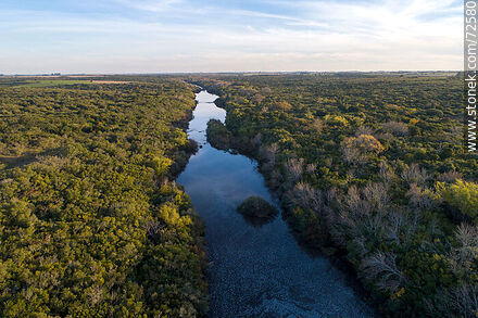 Vista aérea del río Santa Lucía al sur - Departamento de Florida - URUGUAY. Foto No. 72580