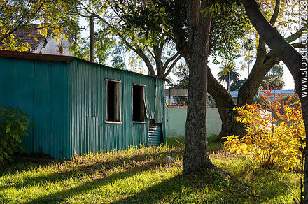 Shed behind the train station - Department of Florida - URUGUAY. Photo #72628