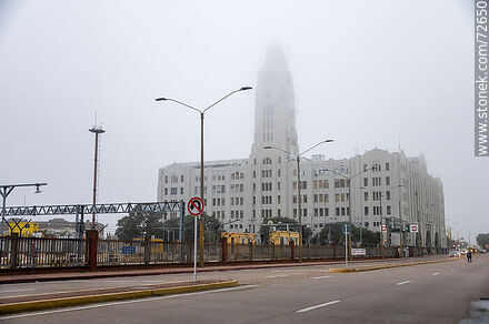 Edificio sede del comando de la Armada Nacional - Departamento de Montevideo - URUGUAY. Foto No. 72650