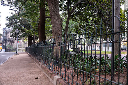 Zabala square fence - Department of Montevideo - URUGUAY. Photo #72655