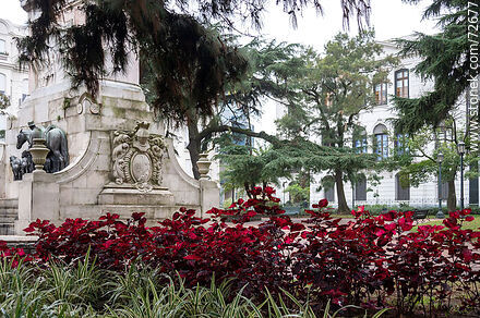 Base of the Zabala statue - Department of Montevideo - URUGUAY. Photo #72677