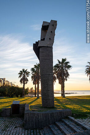 Monumento en honor a Abel Carlevaro - Departamento de Montevideo - URUGUAY. Foto No. 72754