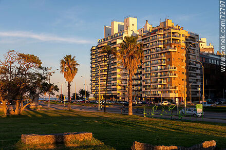 Winter sunrise on Mahatma Gandhi Boulevard - Department of Montevideo - URUGUAY. Photo #72797