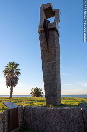 Monumento en honor a Abel Carlevaro - Departamento de Montevideo - URUGUAY. Foto No. 72757
