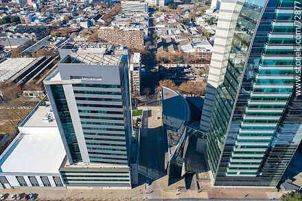 Vista aérea picada de la torre de Antel y Aguada Park - Departamento de Montevideo - URUGUAY. Foto No. 72877