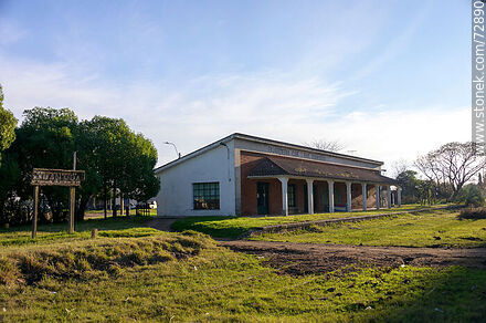 Centro CAIF en la ex estación de tren Atlántida - Departamento de Canelones - URUGUAY. Foto No. 72890