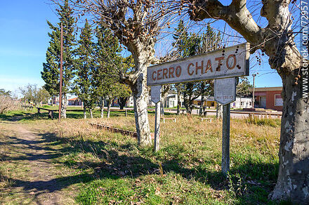 Cartel de la estación de ferrocarriles de Cerro Chato - Departamento de Florida - URUGUAY. Foto No. 72957