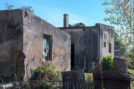 Neighboring houses to Juana de Ibarbourou's house - Department of Treinta y Tres - URUGUAY. Photo #72973