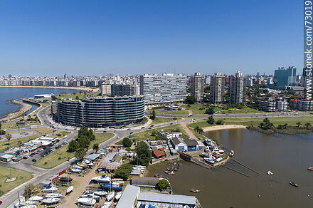 Vista aérea del Yatch Club, edificio Forum y Torres del Puerto - Departamento de Montevideo - URUGUAY. Foto No. 73019