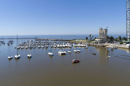 Vista aérea de la bahía del puerto del Buceo - Departamento de Montevideo - URUGUAY. Foto No. 73017