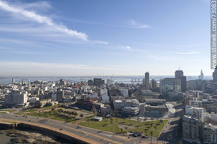 Vista aérea de la Plaza España, CAF y clubes Aebu y Hebraica y Macabi - Departamento de Montevideo - URUGUAY. Foto No. 73083