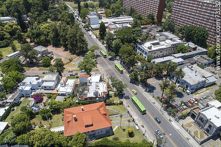Vista aérea de la Av. Millán en el Prado - Departamento de Montevideo - URUGUAY. Foto No. 73132